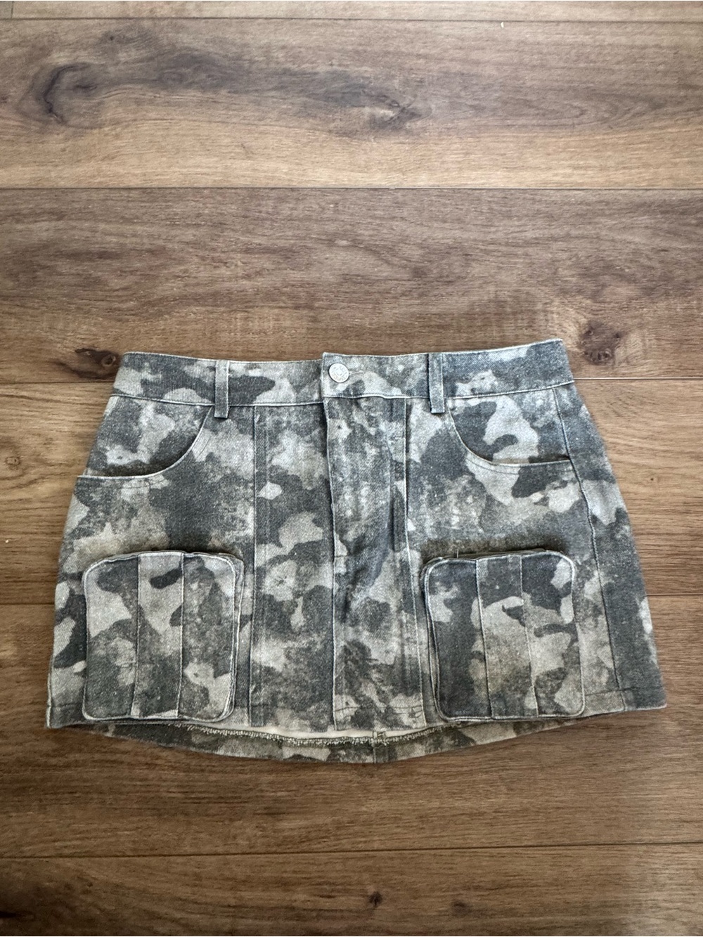 Edikted Camouflage Pocket Mini Skirt - Green Camo
